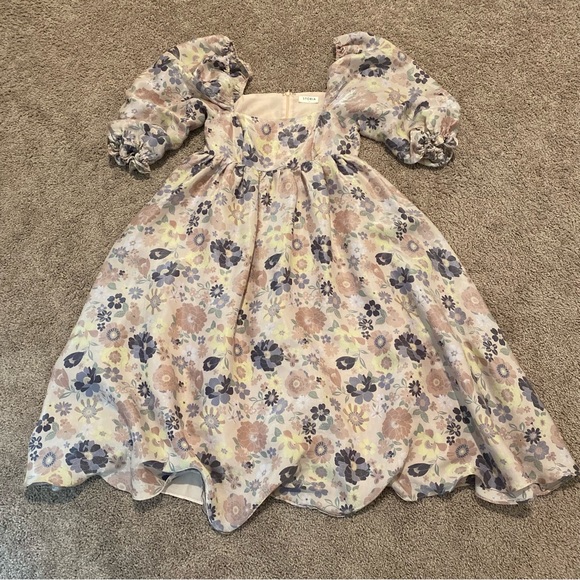 Storia Dresses & Skirts - Storia Light Pink Puffy Dress with Floral Design